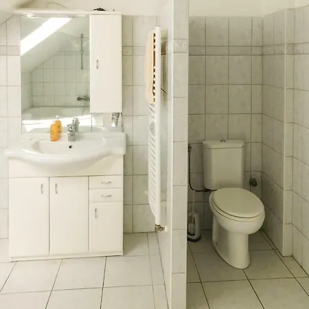 Awesome In W/ Wifi, 4 Bedrooms And Outdoor Swimming Pool