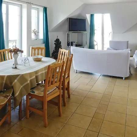 Awesome In W/ Wifi, 4 Bedrooms And Outdoor Swimming Pool Apartment