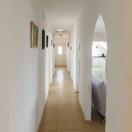 Awesome In W/ Wifi, 4 Bedrooms And Outdoor Swimming Pool Kapolnasnyek